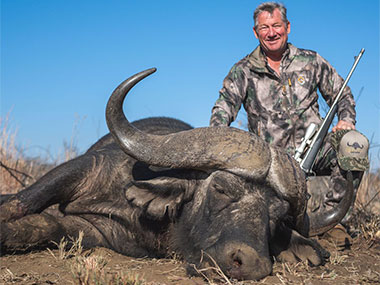 CapeBuffaloHuntingth.jpg