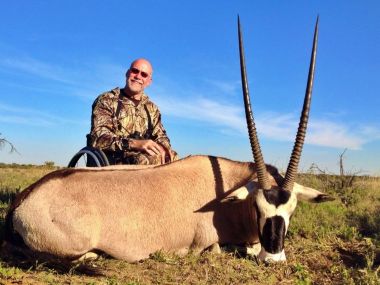 Gemsbuck-hunting06-th.jpg