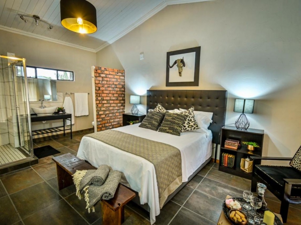 LikhuluSafaris-Accommodation-0008-1-th.jpg
