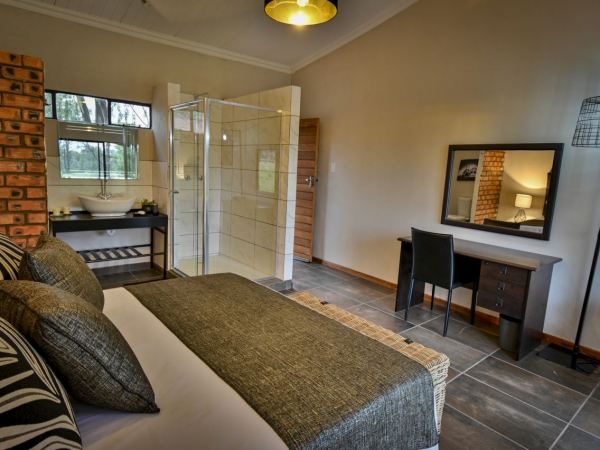 LikhuluSafaris-Accommodation-013-1-th.jpg