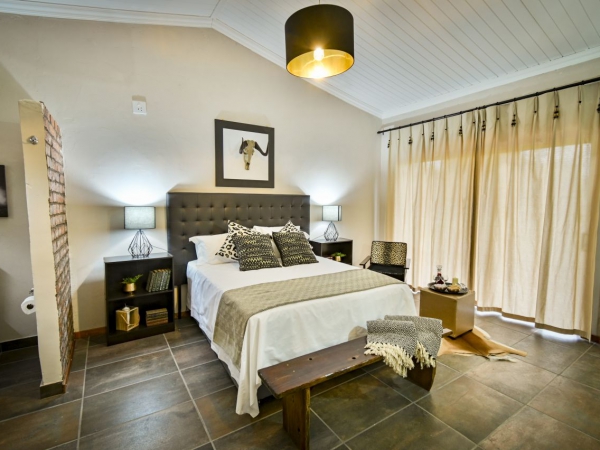 LikhuluSafaris-Accommodation-015-2-th.jpg