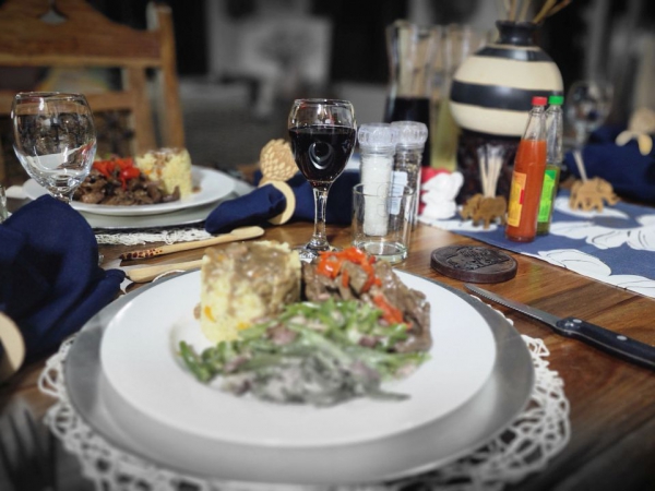 LikhuluSafaris-FoodAndEntertainmentGallery-002-th.jpg