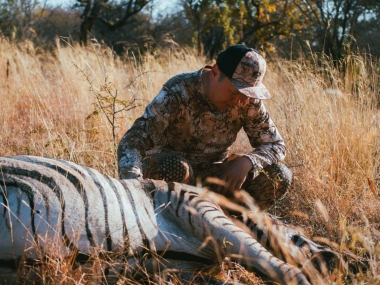 LikhuluSafaris-Hunting-Scenes-05-th.jpg