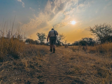 LikhuluSafaris-Hunting-Scenes-33-th.jpg