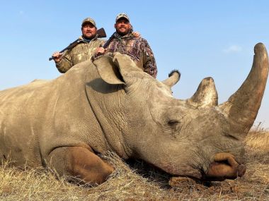 Rhino-hunting02-th.jpg